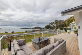 Waterfront Beach House - Paihia Holiday Home